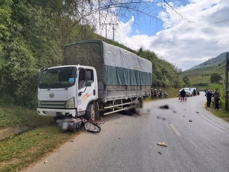 Hiện trường vụ TNGT khiến 3 người thương vong.
