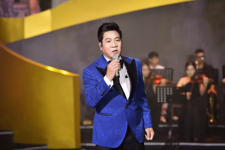 NSND Quốc Hưng hát "Hà Nội niềm tin và hy vọng".