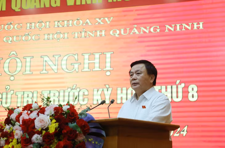 Đồng chí Nguyễn Xuân Thắng, Ủy viên Bộ Chính trị, Giám đốc Học viện Chính trị quốc gia Hồ&nbsp;Chí&nbsp;Minh, Chủ tịch Hội&nbsp;đồng&nbsp;Lý luận Trung ương, ĐBQH tỉnh tông tin đến cử tri những nội dung chính dự kiến tại kỳ họp thứ 8, Quốc hội khóa XV.
