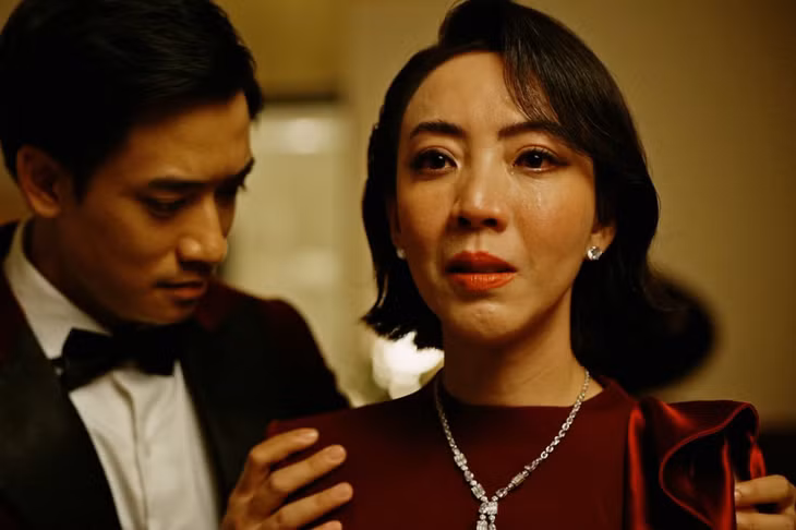 Tính cách nhân vật trong phim mâu thuẫn, thiếu chiều sâu.