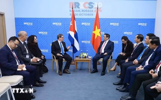 Thủ tướng Phạm Minh Chính tiếp Bộ trưởng Ngoại giao Cuba Bruno Rodriguez Parrilla. (Ảnh: Dương Giang/TTXVN)