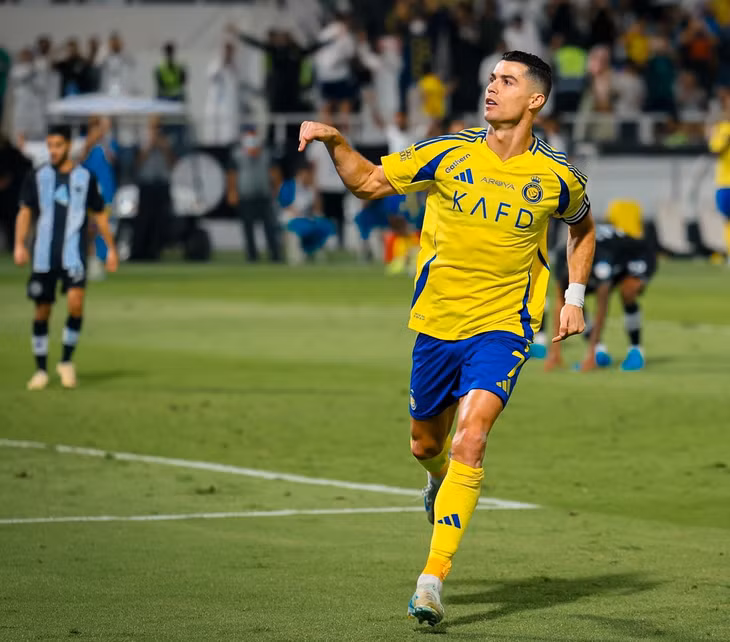 Ronaldo trở thành người hùng của Al Nassr. Ảnh: Al Nassr