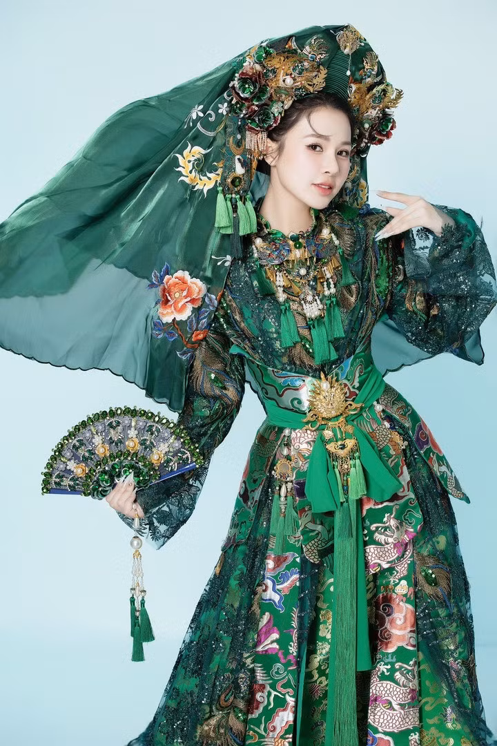 Trang phục dân tộc Đỗ Hà Trang đem tới cuộc thi.