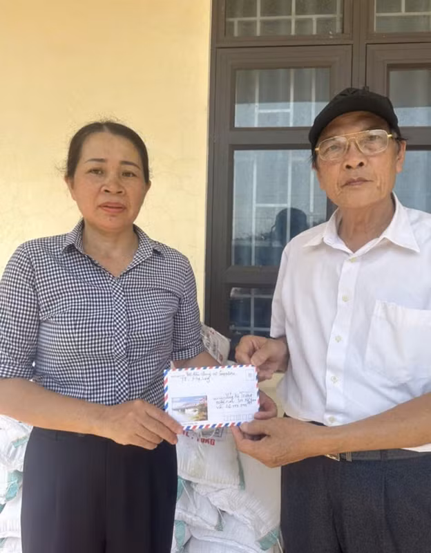Nhiều hành động thiện nguyện đẹp của cư dân khu chung cư The Sapphire sau bão số 3.