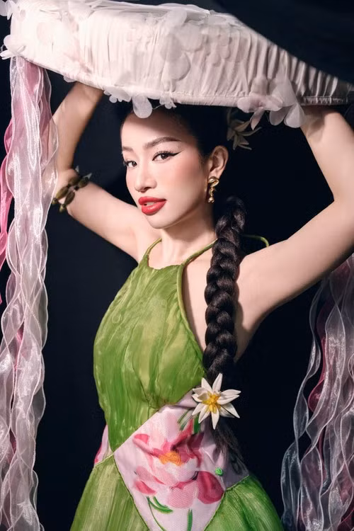 Lâm Bảo Ngọc bị tố diễn "chùa" ca khúc If của Vũ Cát Tường nhiều lần trong 5 năm.