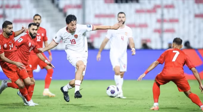 Indonesia với dàn cầu thủ nhập tịch tạo ra thế trận ngang ngửa với Bahrain. Ảnh: AFC.