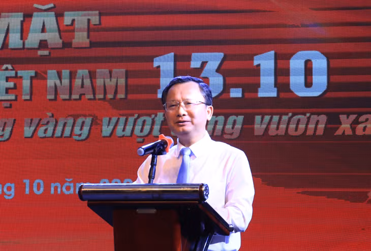 Đồng chí Cao Tường Huy, Chủ tịch UBND tỉnh phát biểu tại chương trình gặp mặt.