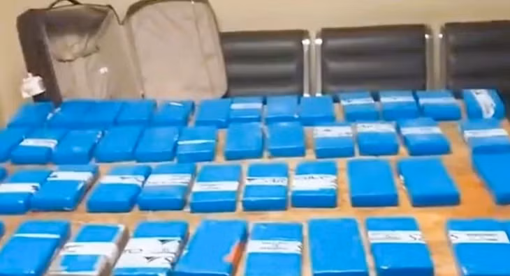 Cocaine có giá thị trường là R25 triệu được phát hiện trên băng chuyền tại Sân bay Quốc tế OR Tambo ở Johannesburg. Ảnh: news24.com