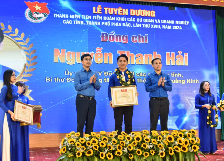 Đồng chí Nguyễn Thanh Hải (Đoàn Thanh niên Trung tâm Truyền thông tỉnh Quảng Ninh) được nhận Bằng khen của BCH Trung ương Đoàn.