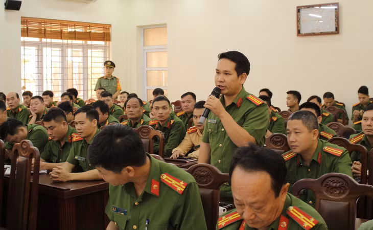 66 đồng chí Trưởng Công an các xã biên giới, hải đảo, vùng đồng bào dân tộc thiểu số, chia sẻ nhiều tâm tư, nguyện vọng tại hội nghị.