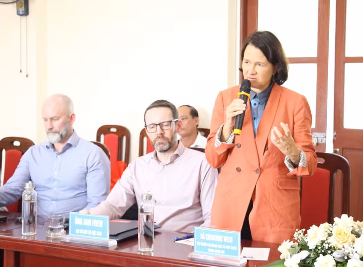 Bà Catherien West, Thứ trưởng Bộ Ngoại giao và Phát triển Vương quốc Anh phát biểu tại chương trình.