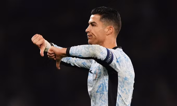 Ronaldo ra dấu hiệu phản đối trọng tài lúc mãn cuộc trận gặp Scotland trên sân Hampden Park, thành phố Glasgow, tối 15/10/2024. Ảnh: PA