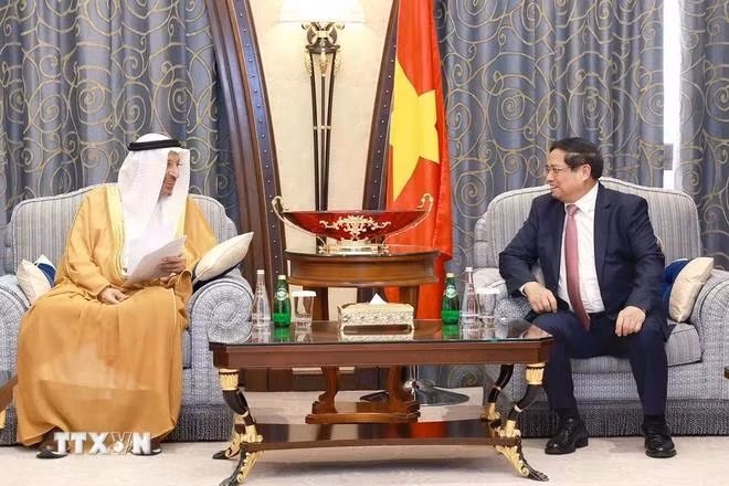 Thủ tướng Phạm Minh Chính tiếp Bộ trưởng Đầu tư Saudi Arabia Khalid Al-Falih. (Ảnh: Dương Giang/TTXVN)