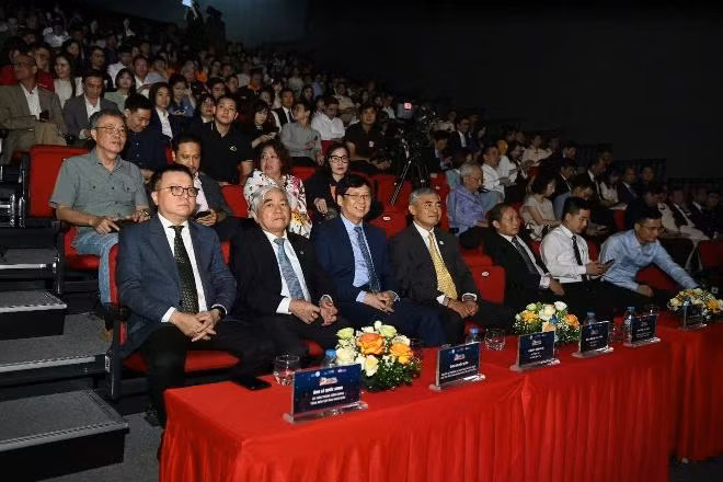 Đông đảo đại diện các cơ quan trung ương và địa phương tham dự lễ trao giải.