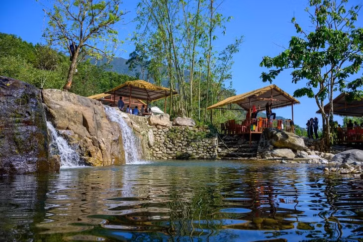 Mô hình phát triển du lịch cộng đồng của HTX Thương mại dịch vụ - du lịch Bạch Vân, xã Quảng An, huyện Đầm Hà.