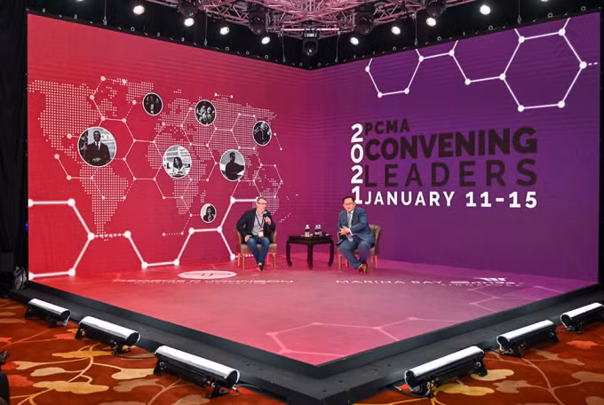 Hội nghị PCMA Convening Leaders 2021 ở Marina Bay Sands từng thay phông nền màn hình xanh bằng hai bức tường LED, giúp tối ưu trải nghiệm tổ chức sự kiện hybrid. Ảnh: Syafiq AB