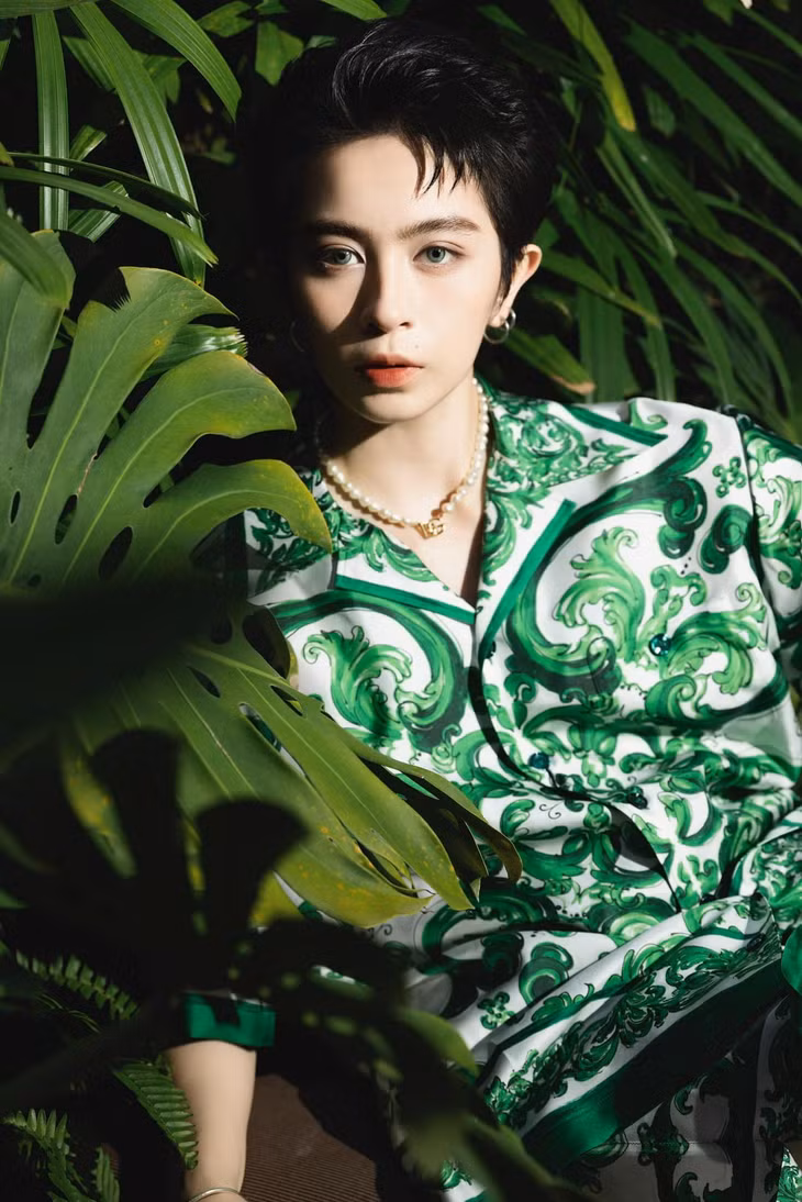 Khi xác nhận tham gia chương trình "Chị đẹp đạp gió rẽ sóng" mùa 2, Gil Lê được khán giả đánh giá là một trong những nghệ sĩ đa tài, với khả năng hát, nhảy và nhan sắc cuốn hút.
