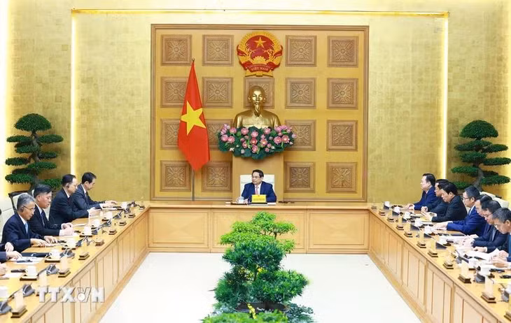Thủ tướng Phạm Minh Chính tiếp Đại sứ Trung Quốc tại Việt Nam Hà Vĩ. (Ảnh: Dương Giang/TTXVN)