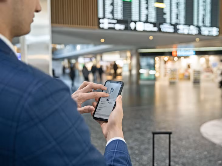 Tội phạm mạng tăng cường tấn công qua mạng Wi-Fi giả mạo tại các địa điểm công cộng như sân bay. Ảnh: flughafen-zuerich