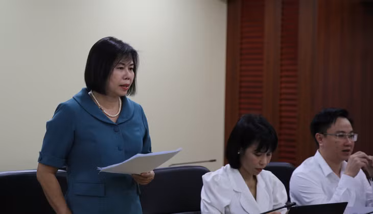 Các đại biểu tham luận tại tọa đàm khoa học.