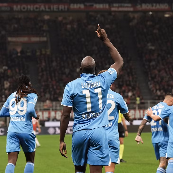 Lukaku ăn mừng bàn thắng mở tỷ số. Ảnh: Serie A