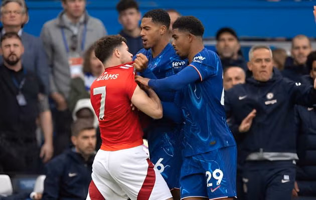 Chelsea nộp số tiền khỏng lồ vì số thẻ vàng phải nhận.