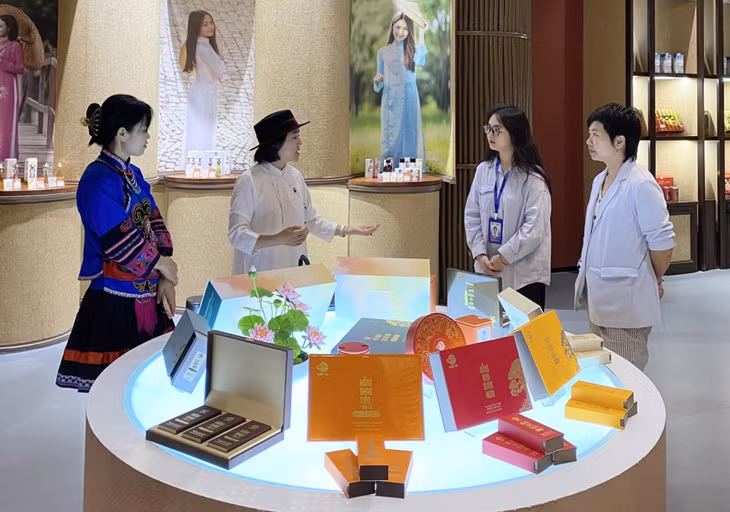 Sản phẩm Trà Đường Hoa Việt Tú của Quảng Ninh được trưng bày giới thiệu sản phẩm tại Khu vực Mậu dịch Tự do ASEAN - Trung Quốc (ACFTA).