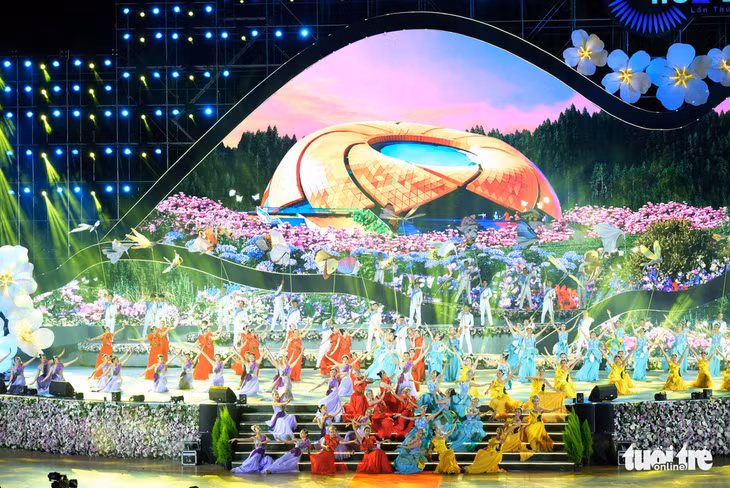 Đêm khai mạc Festival hoa Đà Lạt 2024 sẽ thực hiện theo hướng tăng phần hội, giảm phần lễ, hướng tới sự đơn giản, phù hợp với mong muốn của đông đảo du khách và người dân. Trong ảnh là lễ khai mạc Festival hoa Đà Lạt 2023 - Ảnh: M.V.
