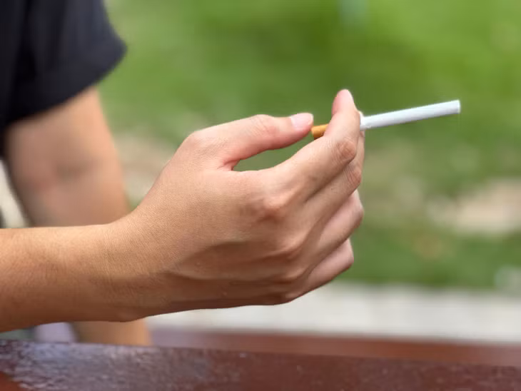 Hút thuốc là yếu tố nguy cơ hàng đầu của ung thư phổi. Ảnh minh họa: Ban Mai
