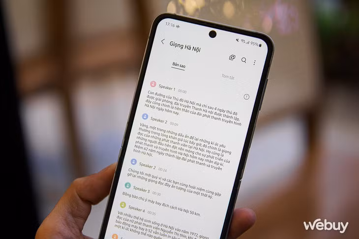 Galaxy AI chép lại phần thoại từ 1 bản tin với các MC nói giọng Hà Nội chuẩn. Độ chính xác rất cao, hoàn toàn có thể đọc hiểu dù vẫn còn 1 chút lỗi.
