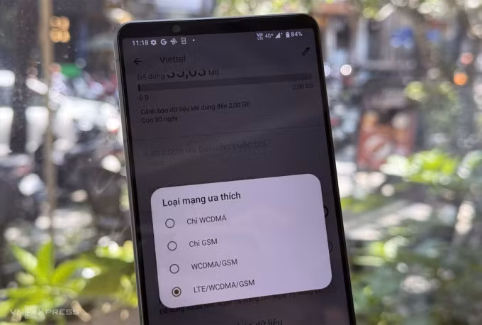 Phần cài đặt của một chiếc Xperia 1 Mark VI không có tùy chọn kết nối 5G. Ảnh: Hoài Anh