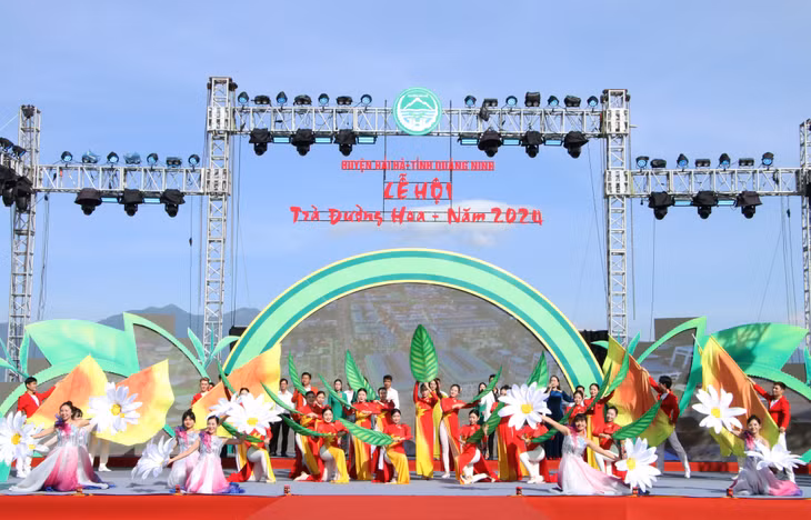 Chương trình nghệ thuật khai mạc lễ hội được dàn dựng công phu, đặc sắc.