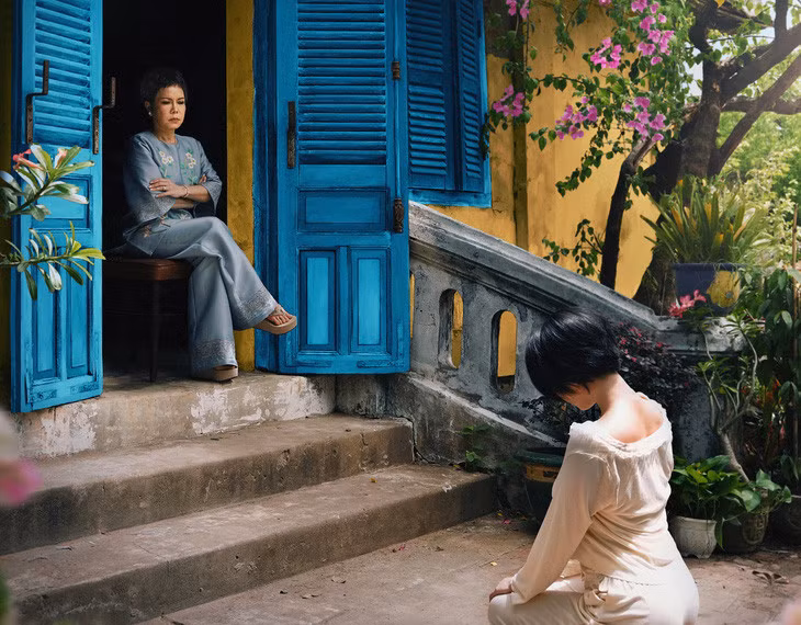 Việt Hương đóng vai chị dâu, xuất hiện trong poster đầu tiên của phim Chị dâu - Ảnh: ĐPCC