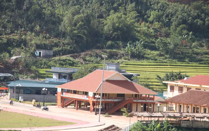 Thiết chế văn hóa, thể thao được đầu tư đồng bộ tại vùng DTTS đáp ứng nhu cầu sinh hoạt của nhân dân. Trong ảnh: Nhà văn hóa dân tộc Sán Chỉ, xã Đại Dực (Tiên Yên).