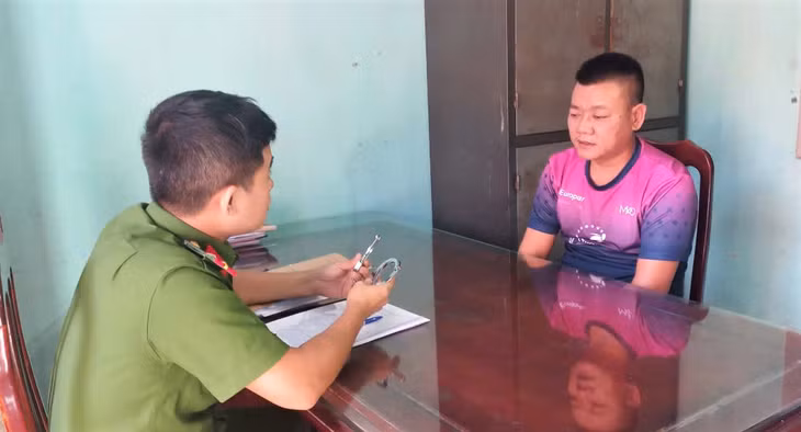 Nguyễn Văn Hùng tại cơ quan công an. Ảnh: CACC