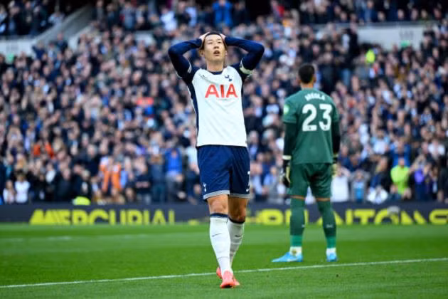 Son không thể ra sân trận gặp Man City.