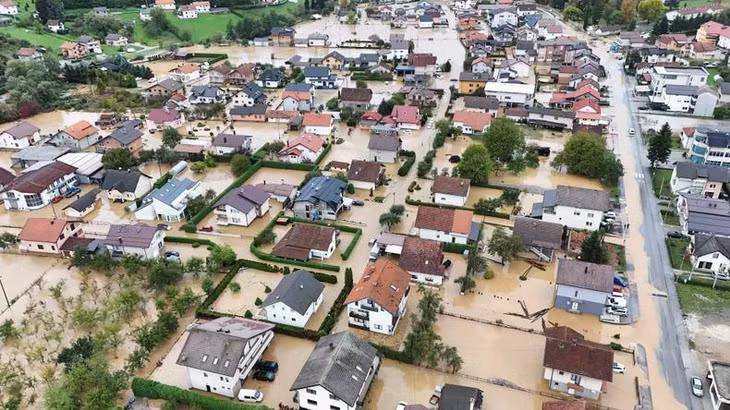 Một khu dân cư bị ngập lụt ở Donja Jablanica, Bosnia và Herzegovina ngày 4/10. (Ảnh: Reuters)