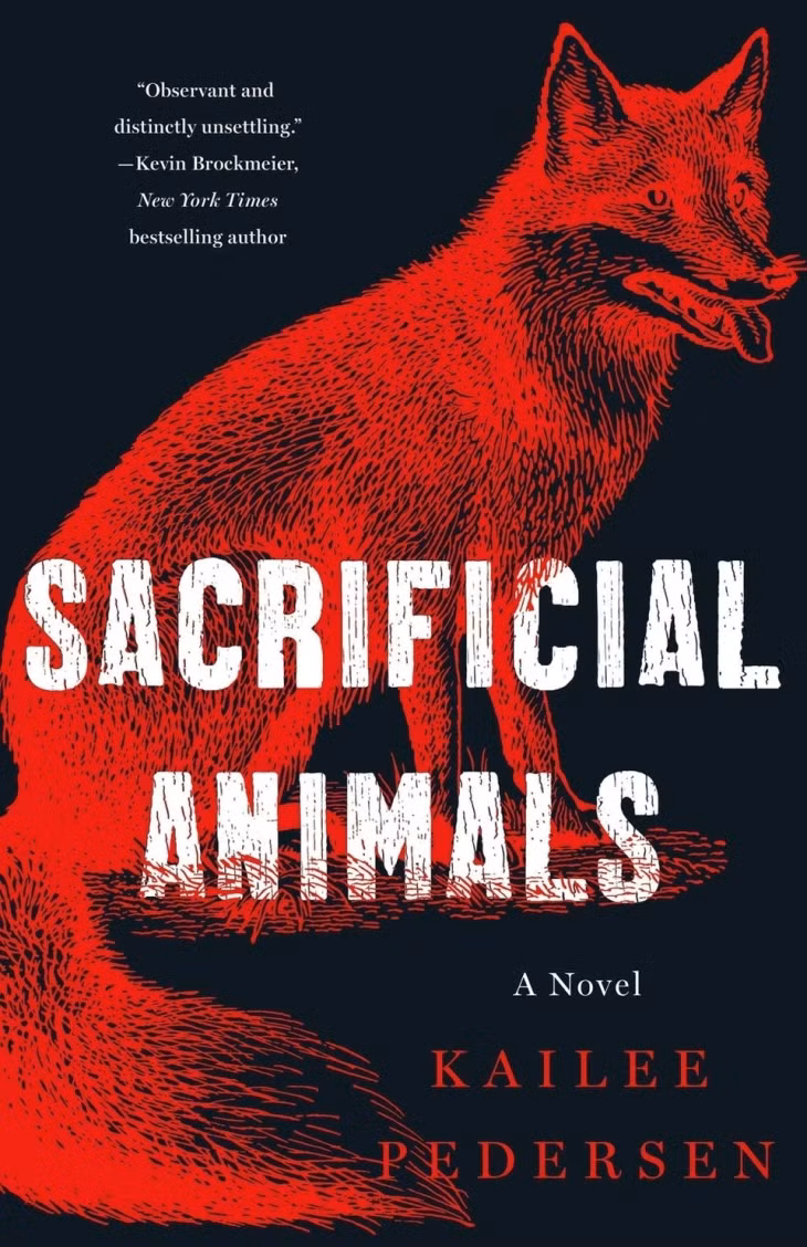 Sacrificial Animals của Kailee Pedersen. Sự tàn ác của một cuộc săn cáo vang vọng khắp cuốn tiểu thuyết, ám ảnh hai nhân vật Nick và Joshua khi họ trở về trang trại Nebraska, nơi người cha gọi họ đến gặp lần cuối. Căng thẳng giữa cha và con trai dường như đều bắt nguồn từ những cảnh săn bắn tàn bạo. Mọi thứ còn phức tạp hơn khi vợ của Joshua đến từ châu Á và đan cài những nét văn hóa dân gian vào phong tục miền Trung Tây.