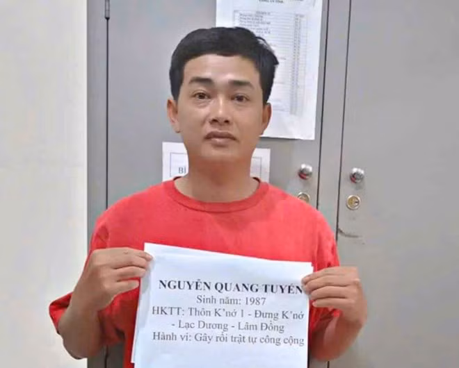 Cơ quan công an bắt tạm giam Nguyễn Quang Tuyển về hành vi gây rối trật tự công cộng. Ảnh: Công an cung cấp