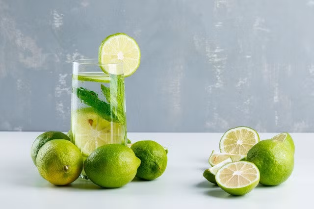 Nước chanh giúp tiêu hóa, tăng cường khả năng miễn dịch và tăng mức vitamin C.