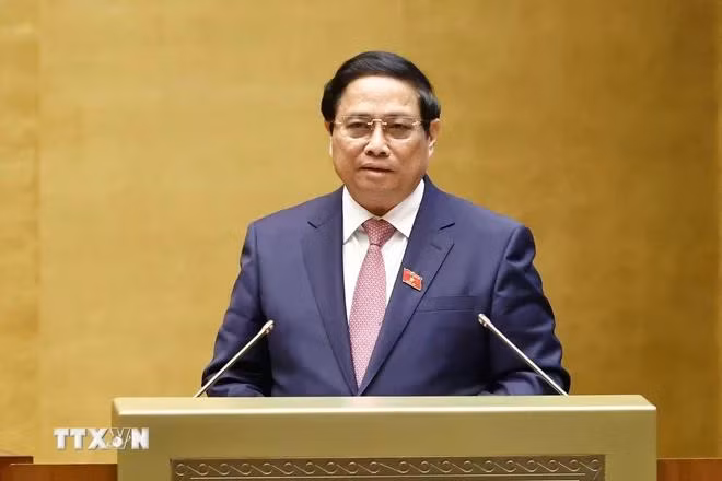 Thủ tướng Phạm Minh Chính trình bày Báo cáo kết quả thực hiện kế hoạch phát triển kinh tế-xã hội năm 2024, dự kiến kế hoạch phát triển kinh tế-xã hội năm 2025. (Ảnh: Doãn Tấn/TTXVN)