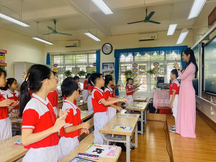 Tiết học Tiếng Anh mẫu do giáo viên trường Tiểu học Trần Hưng Đạo thực hiện, ứng dụng CNTT trong giảng dạy.