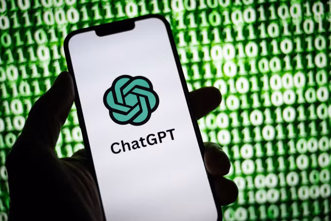 Logo ChatGPT hiển thị trên màn hình điện thoại. Ảnh: AFP