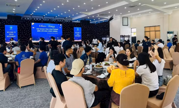 Nhà hàng Green thu hút rất đông du khách sau cơn bão số 3.