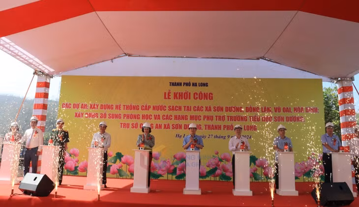 TP Hạ Long tổ chức khởi công nhóm các dự án: Xây dựng hệ thống cấp nước sạch cho 4 xã (Sơn Dương, Đồng Lâm, Vũ Oai, Hòa Bình); xây dựng bổ sung phòng học và các hạng mục phụ trợ tại Trường Tiểu học Sơn Dương (điểm trường trung tâm); Trụ sở công an xã Sơn Dương.
