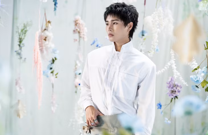 Tăng Duy Tân trong album Khu vườn tình - Ảnh: NVCC