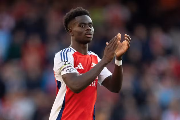 Mikel Arteta tiết lộ Bukayo Saka có thể trở lại thi đấu vào giữa tuần này.