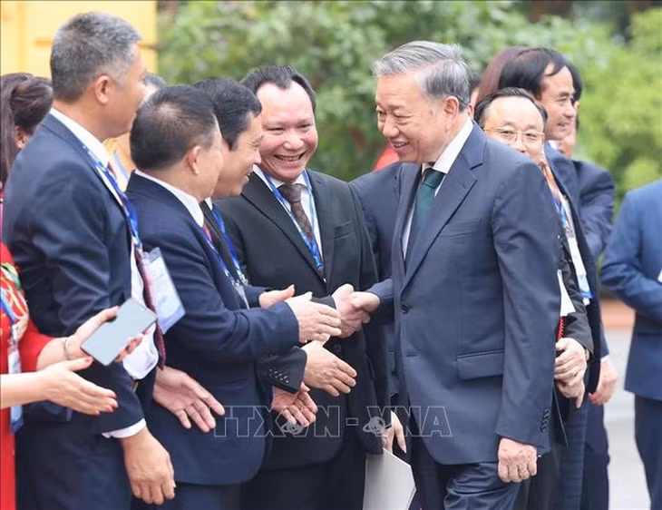 Tổng Bí thư, Chủ tịch nước Tô Lâm gặp mặt Đoàn đại biểu doanh nhân tiêu biểu của Liên đoàn Thương mại và Công nghiệp Việt Nam và Hội Doanh nhân Tư nhân Việt Nam - Ảnh: TTXVN
