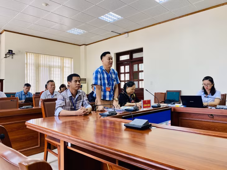 Ông Phạm Đức Bình đại diện các hộ dân trú tại thôn Trại Mới B, xã Bình Khê, TX Đông Triều phát biểu tại buổi tiếp.