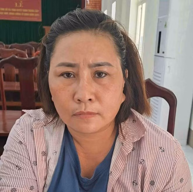 Đối tượng lừa đảo Trịnh Thị Hồng tại cơ quan Công an. Ảnh: Bảo Ngọc